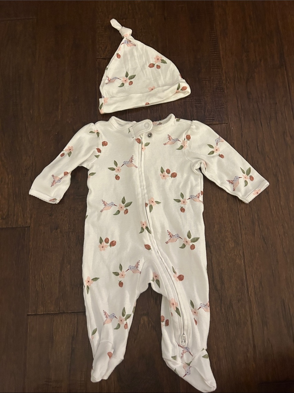 Carter’s 3m footie and hat